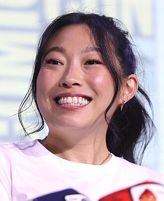 Awkwafina Lum as an Autumn celebrity color season example