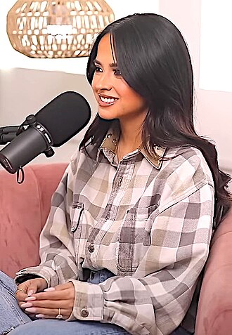 Becky G as an Autumn celebrity color season example
