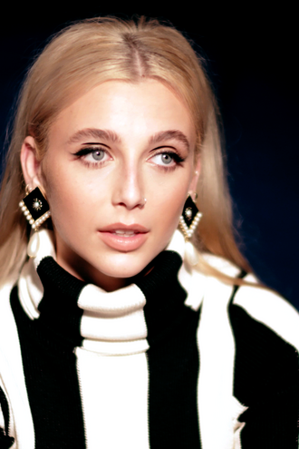 Emma Chamberlain as an Autumn celebrity color season example