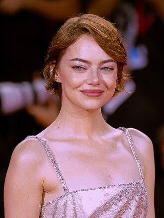Emma Stone as an Autumn celebrity color season example