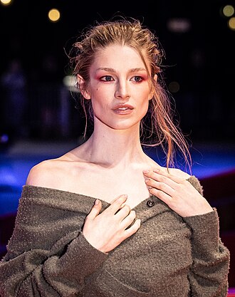 Hunter Schafer (Light Spring) celebrity color analysis
