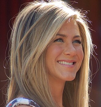 Jennifer Aniston (Light Summer) celebrity color analysis