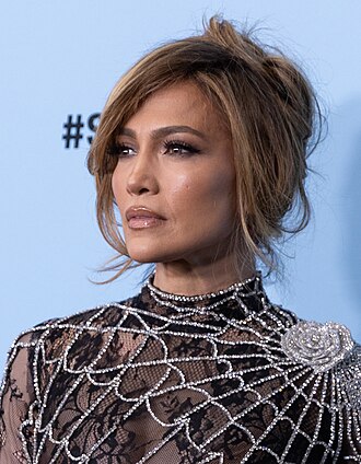 Jennifer Lopez as an Autumn celebrity color season example