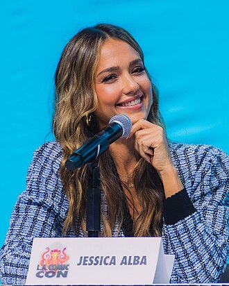 Jessica Alba as an Autumn celebrity color season example