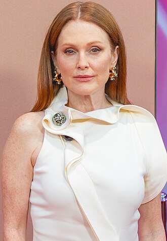 Julianne Moore as an Autumn celebrity color season example