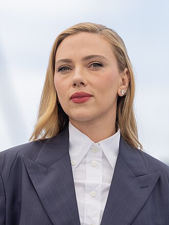 Scarlett Johansson as an Autumn celebrity color season example