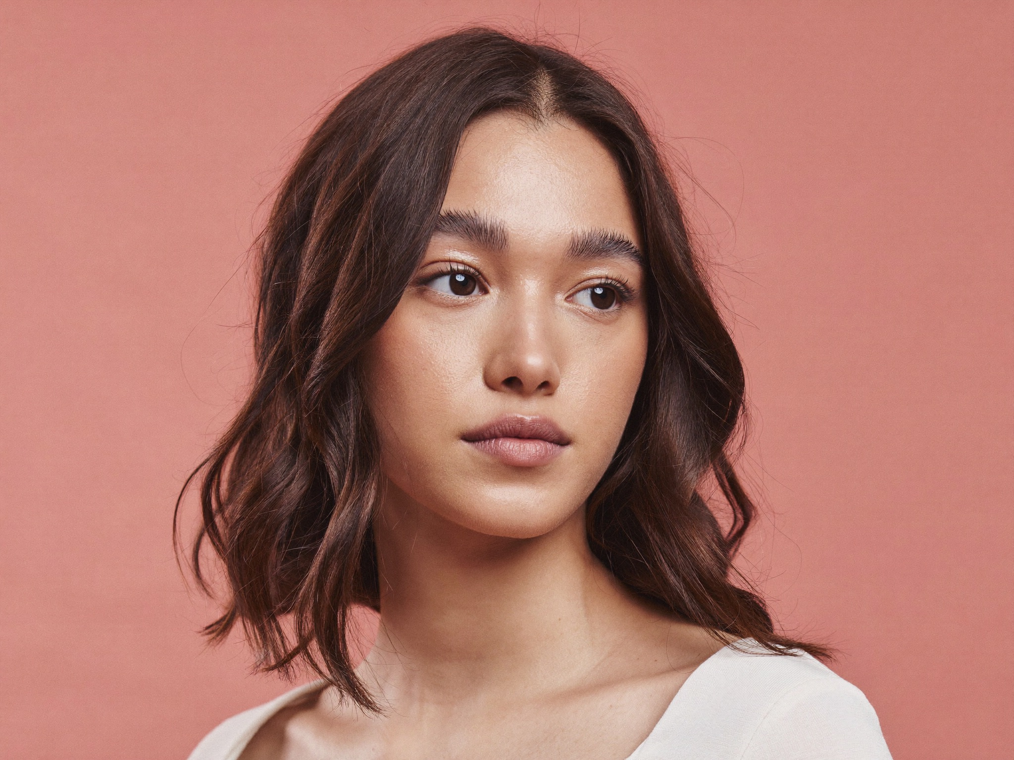 Shoulder-length Cut with Waves for long face shape